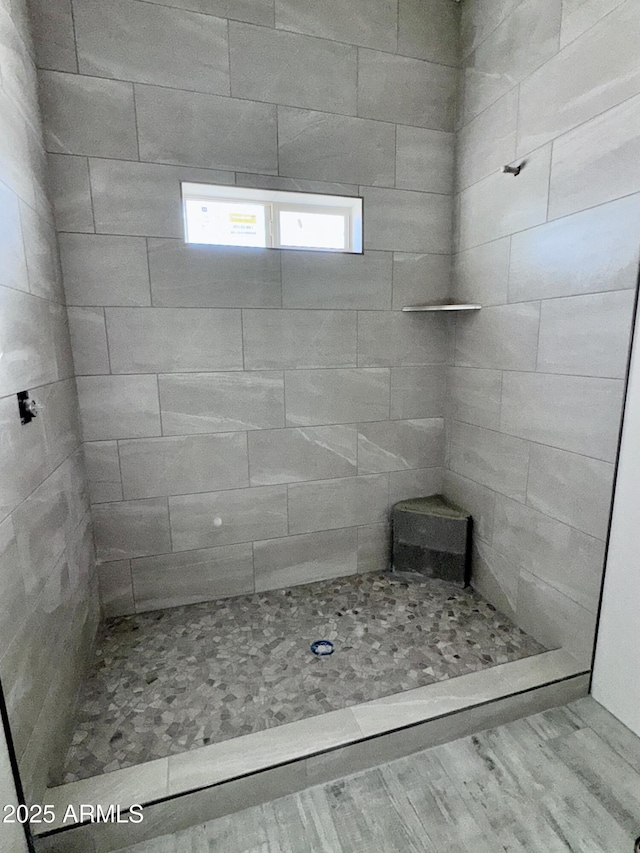 bathroom featuring tiled shower