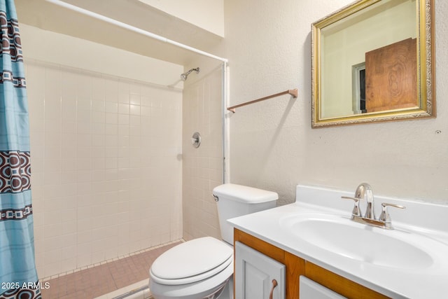 6430 W Thomas Rd, Phoenix, AZ 85033 - full bathroom featuring tiled shower, toilet, vanity, and a textured wall