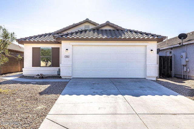 view of front facade featuring a garage