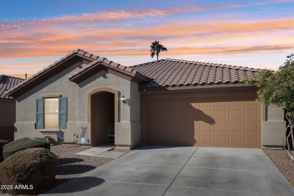 view of front facade featuring a garage