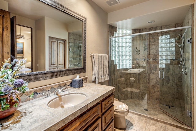 full bathroom with a shower stall, toilet, vanity, and a ceiling fan