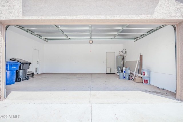 11891 N 147th Dr, Surprise, AZ 85379 - garage featuring water heater