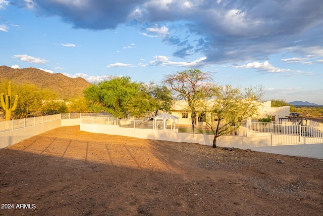 view of yard with a mountain view