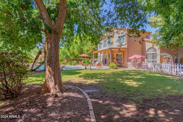 view of yard featuring a fenced in pool