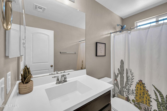 2049 N 77th Dr, Phoenix, AZ 85035 - full bath with vanity, toilet, curtained shower, and visible vents