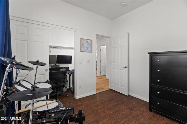 office area with dark wood-type flooring