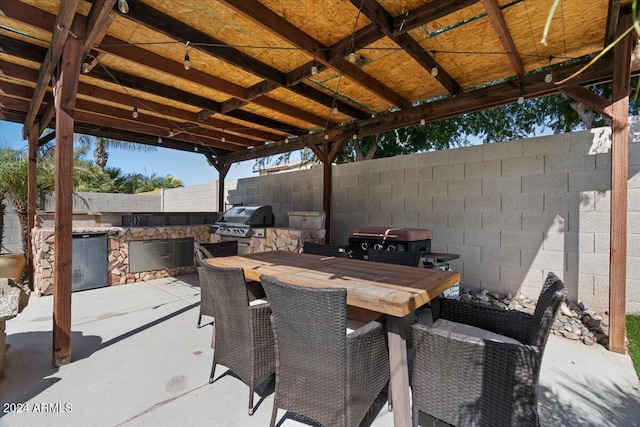 view of patio / terrace featuring a grill and an outdoor kitchen