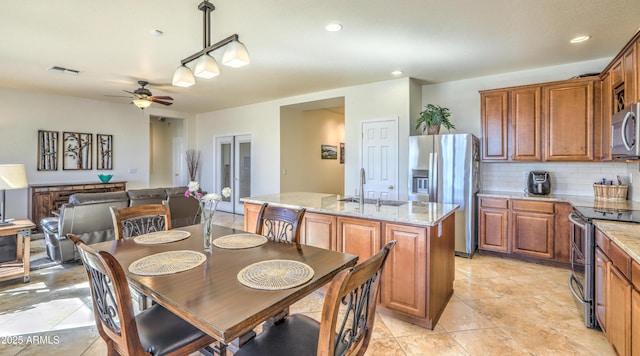 dining space with recessed lighting, visible vents, and a ceiling fan