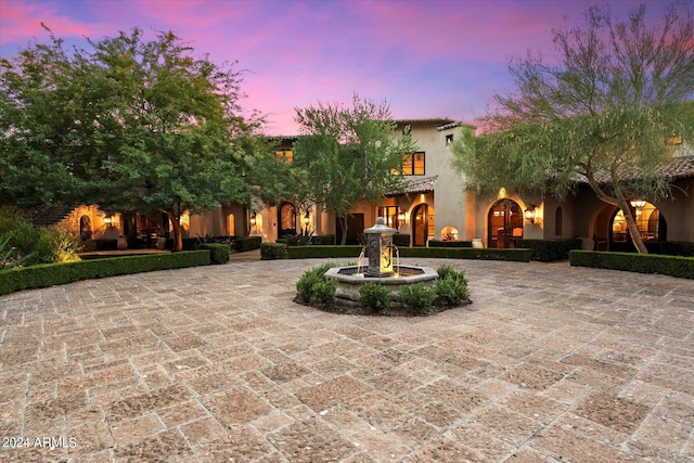 view of front of property featuring a patio area