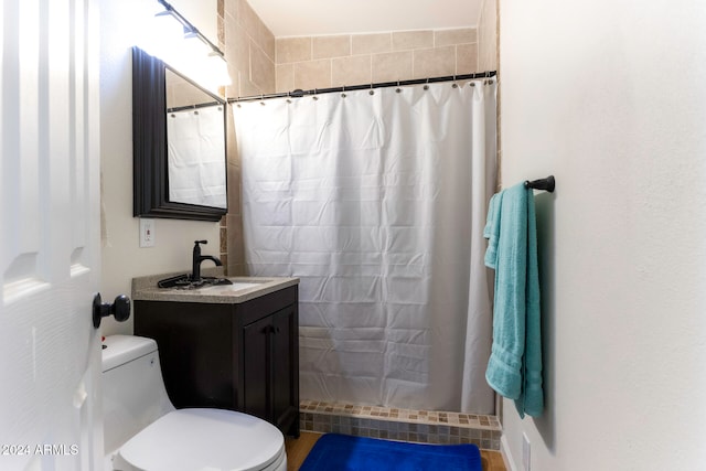 bathroom with a shower with curtain, vanity, and toilet