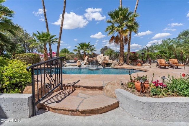 8514 E Country Club Trl, Scottsdale, AZ 85255 - outdoor pool with a patio