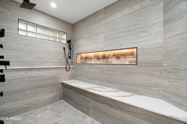 bathroom featuring a tile shower