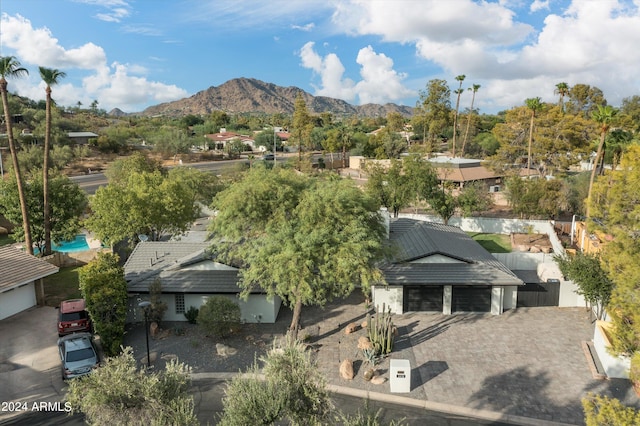 birds eye view of property featuring a mountain view