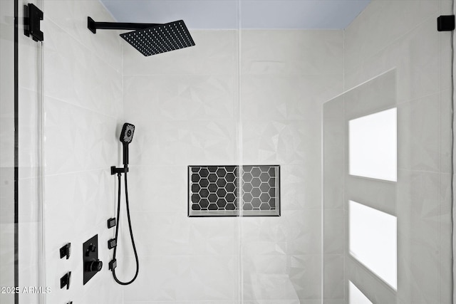 details with a tile shower