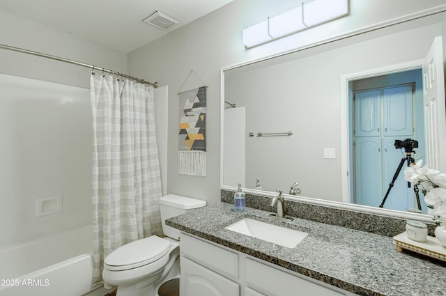 3921 W Jasper Dr, Chandler, AZ 85226 - bathroom with vanity, toilet, and shower / bathtub combination with curtain