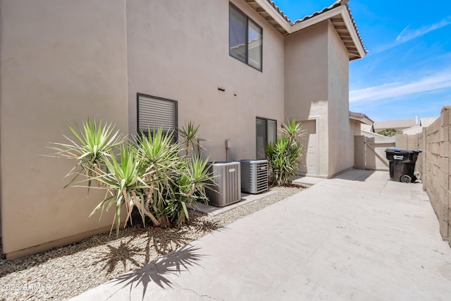 3921 W Jasper Dr, Chandler, AZ 85226 - view of patio featuring central AC unit