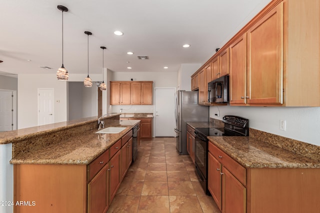 kitchen featuring stone counters, recessed lighting, a sink, black appliances, and a large island with sink