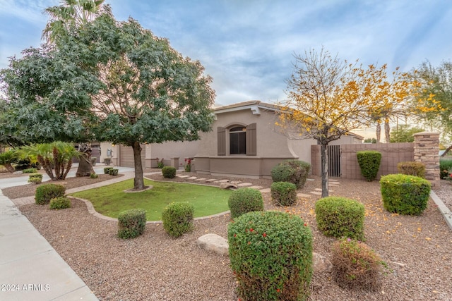 view of front of house featuring a front yard