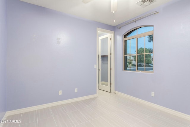 unfurnished room featuring ceiling fan and light tile patterned floors