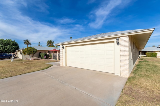 view of front of house with a garage and a front yard