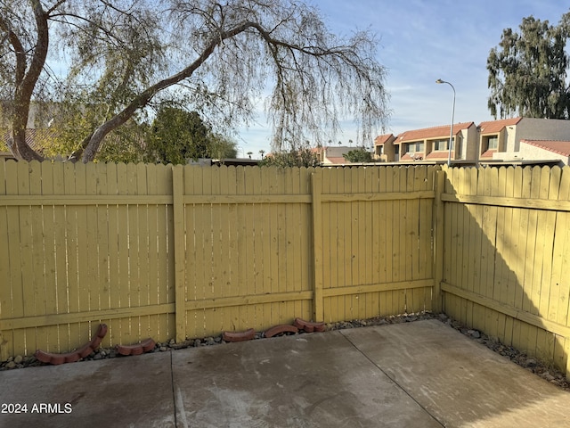 view of yard featuring a patio area