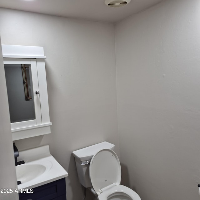 2946 N 14th St N Unit 14, Phoenix, AZ 85014 - bathroom with vanity and toilet