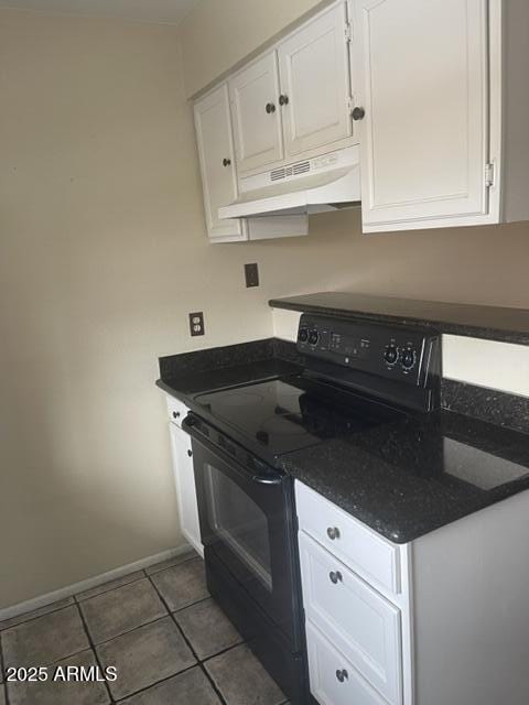 653 W Guadalupe Rd Unit 2019, Mesa, AZ 85210 - kitchen featuring black / electric stove, under cabinet range hood, white cabinetry, dark countertops, and tile patterned flooring