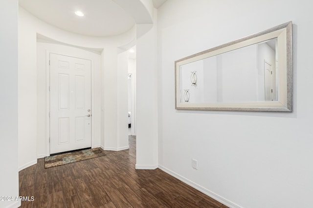 entryway with dark wood finished floors, recessed lighting, and baseboards