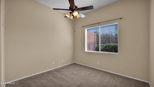 carpeted spare room featuring ceiling fan