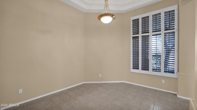 empty room featuring light tile patterned flooring