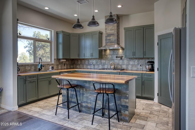 1014 Etta Ln, Show Low, AZ 85901 - kitchen featuring appliances with stainless steel finishes, a sink, tasteful backsplash, decorative light fixtures, and recessed lighting