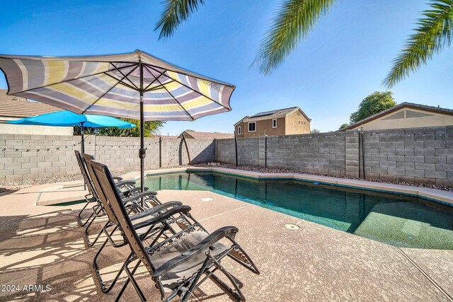 view of swimming pool