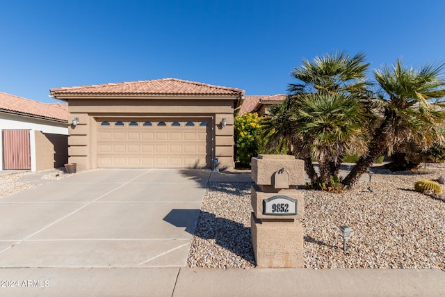 view of front facade featuring a garage