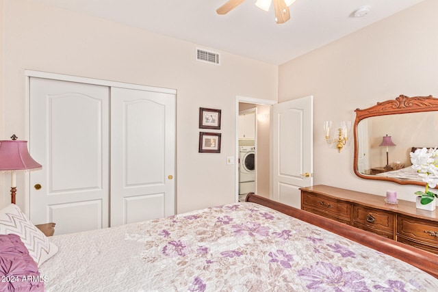 bedroom with ceiling fan, a closet, and washer / clothes dryer