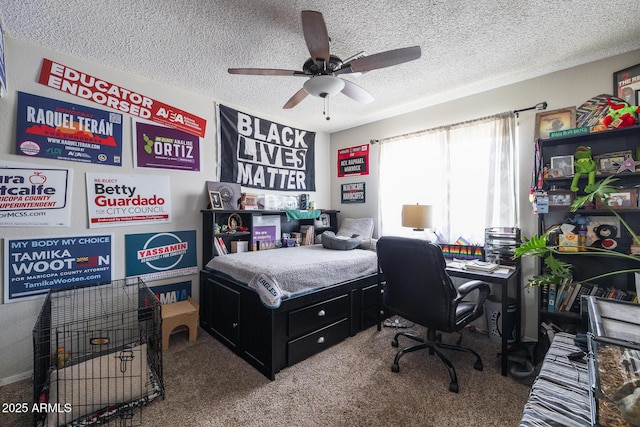 bedroom with a textured ceiling, carpet floors, and a ceiling fan