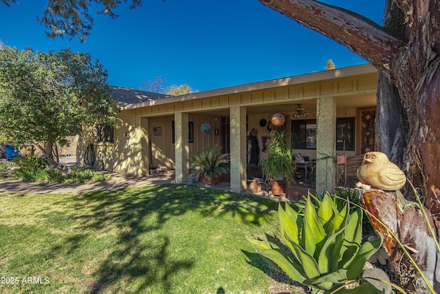 view of front of property with a front yard