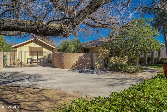 view of front of property