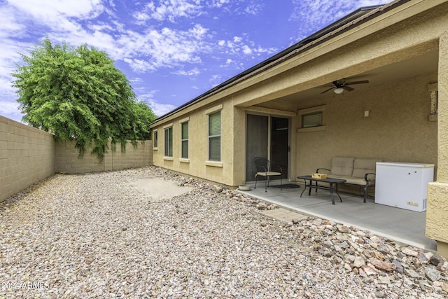 view of yard featuring outdoor lounge area, a patio, and ceiling fan