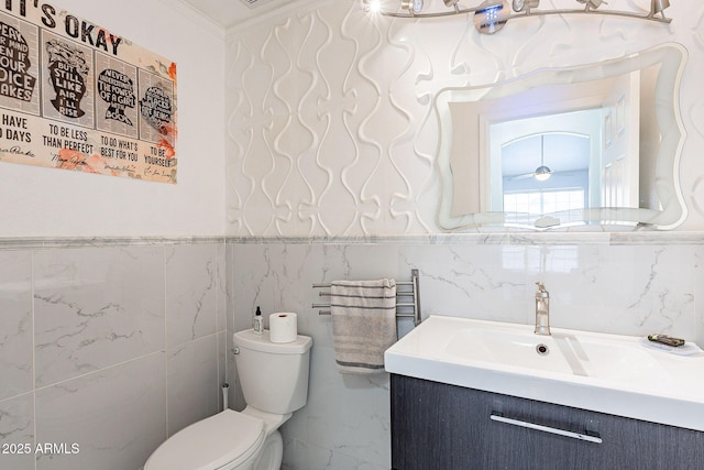 901 W Beck Ln, Phoenix, AZ 85023 - bathroom featuring toilet, vanity, and crown molding