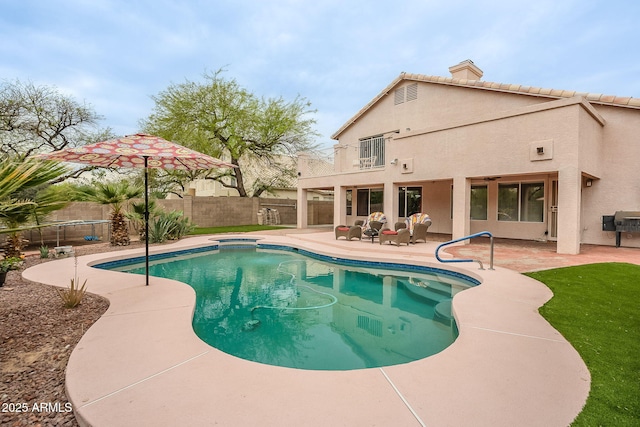 901 W Beck Ln, Phoenix, AZ 85023 - view of swimming pool with a fenced in pool, a fenced backyard, and a patio area