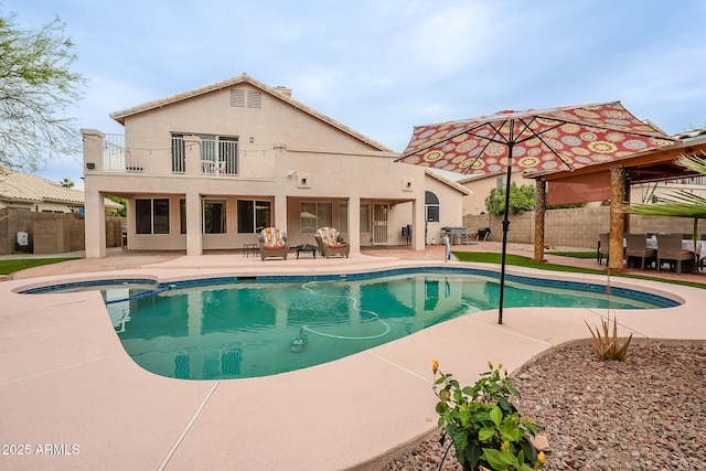 901 W Beck Ln, Phoenix, AZ 85023 - view of swimming pool featuring a fenced backyard, a patio area, and a fenced in pool