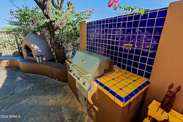 view of patio / terrace featuring an outdoor kitchen