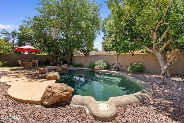 8237 W Alex Ave, Peoria, AZ 85382 - view of swimming pool featuring a fenced in pool, a fenced backyard, and a patio area