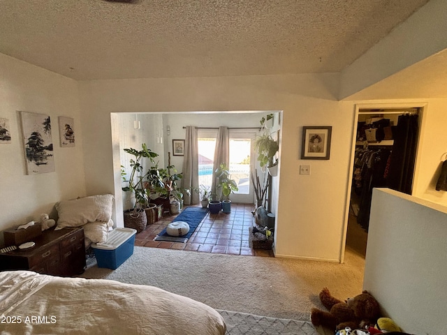 living room featuring a textured ceiling and carpet