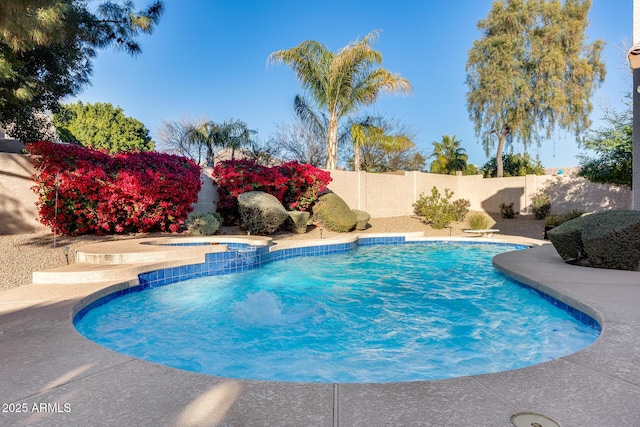 view of pool featuring an in ground hot tub