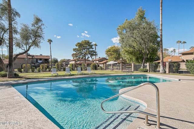 view of swimming pool