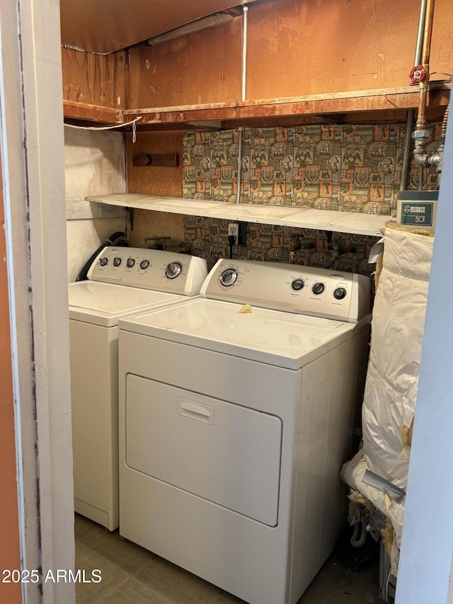 clothes washing area featuring laundry area and washing machine and dryer