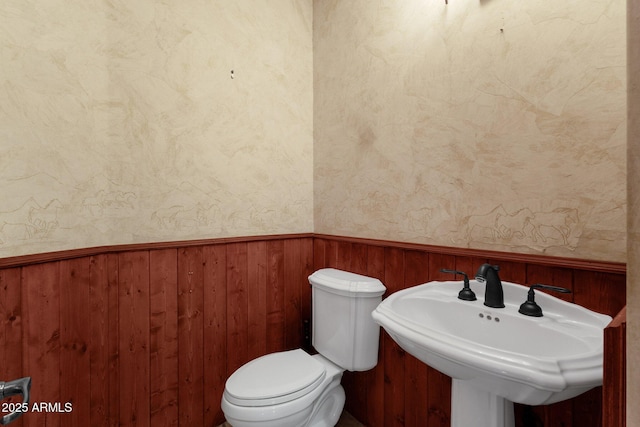 9980 E Charter Oak Rd, Scottsdale, AZ 85260 - bathroom featuring sink and toilet