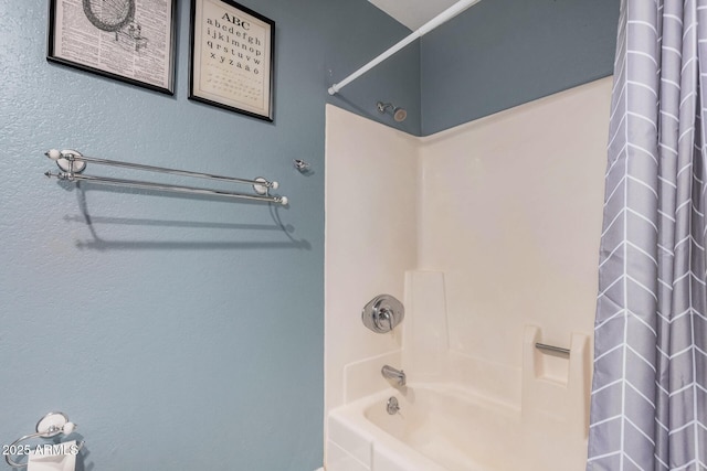 6943 E Earll Dr Unit 6, Scottsdale, AZ 85251 - full bath featuring shower / bathtub combination with curtain