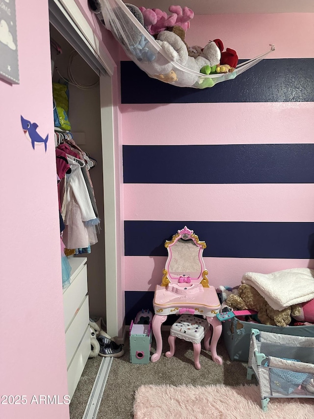 bedroom featuring carpet floors